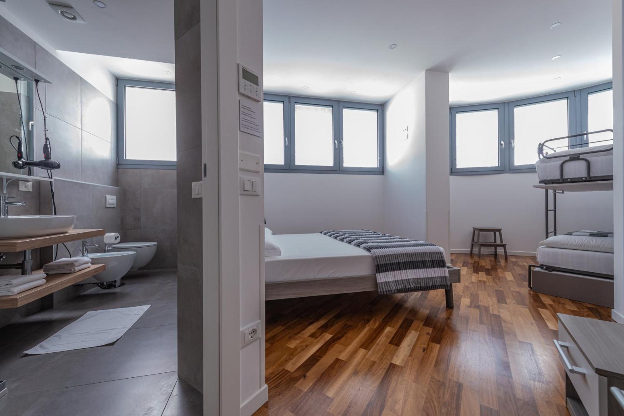 Отель Marconi House Местре Экстерьер фото